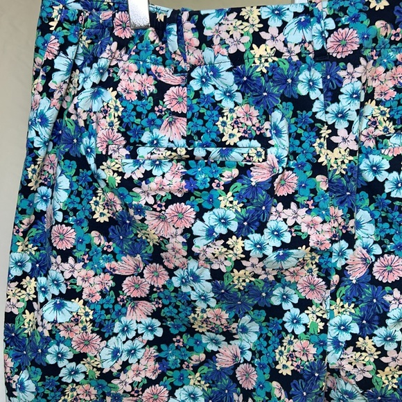 Talbots Woman Floral Bermuda Shorts SZ 16W - Picture 4 of 7